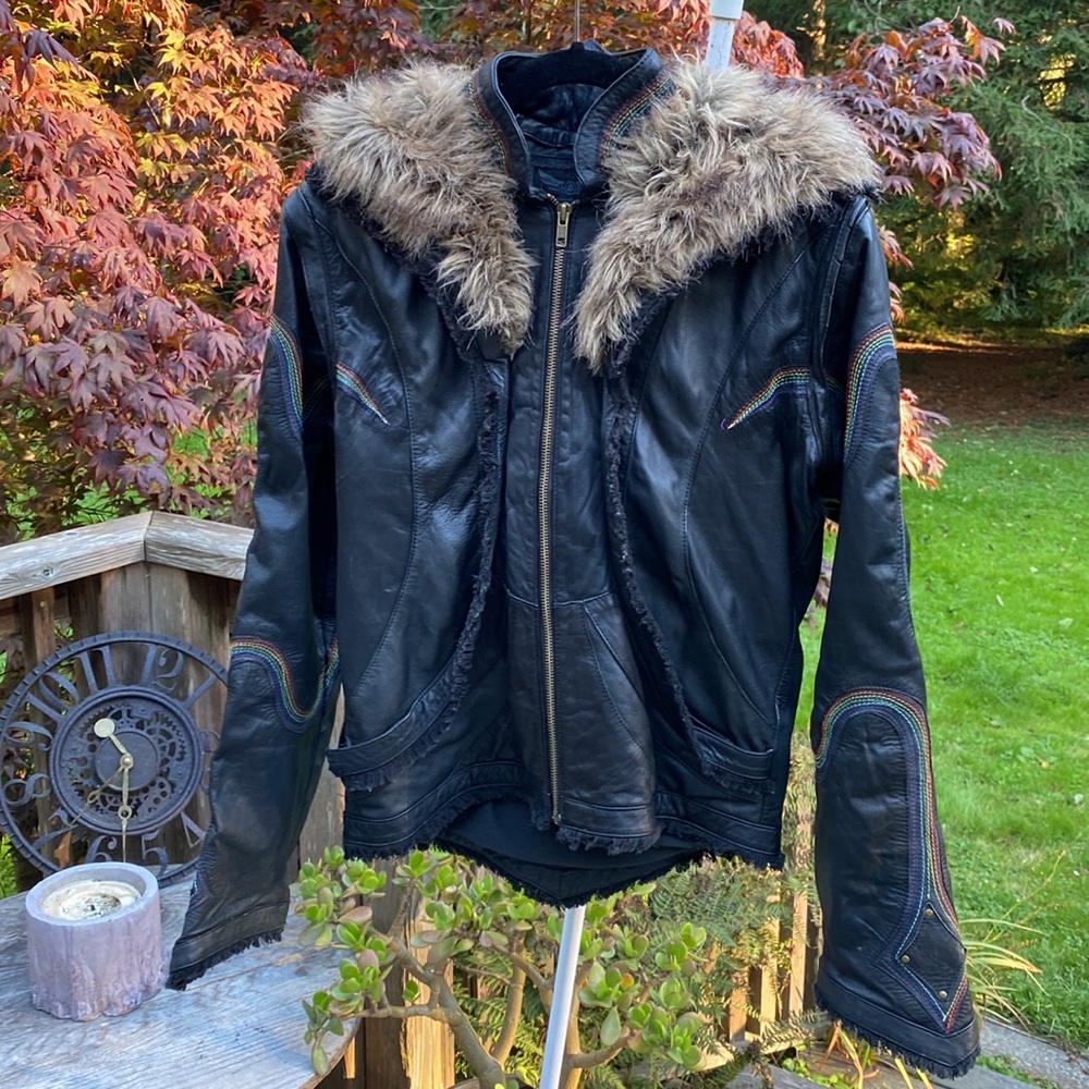 Anahata 💚 Designs Leather Jacket w/ hood and removable sleeves Handmade in Bali - Picture 5 of 15